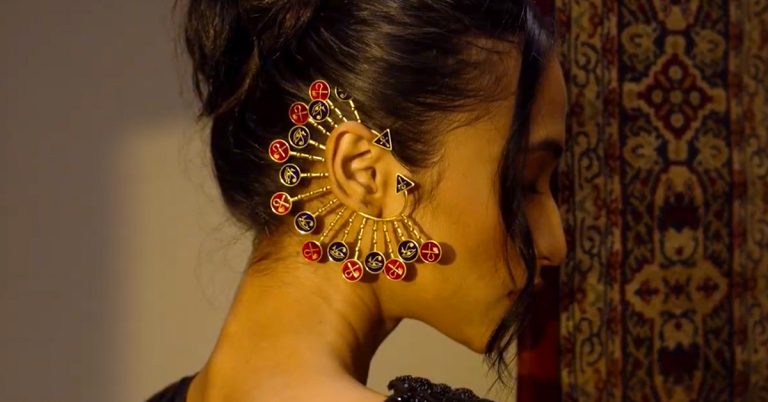 1200x628px-PlainGoldEarring-C