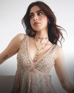 Khushi Kapoor wearing bold statement jewellery by Khurana Jewellery House styled with an elegant evening outfit.