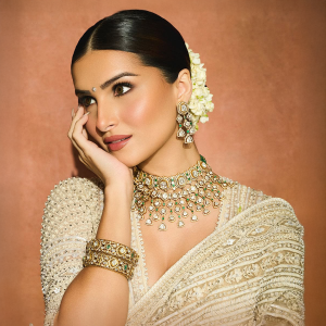 Tara Sutaria wearing polki diamond choker necklace and earrings by Raniwala 1881 with a cream saree.