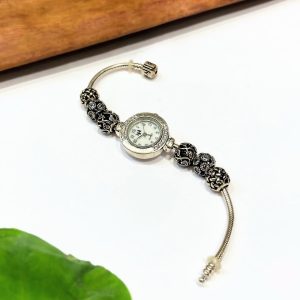 A Bracelet That Does More Than Just Sit Pretty