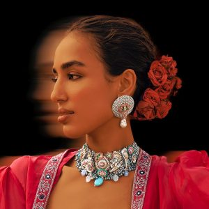 The Choker That Carries The Look Alone