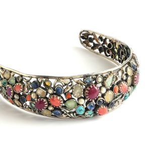 The Hairband That Does All the Styling