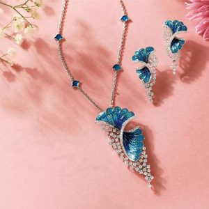 The Set That Balances Soft And Statement