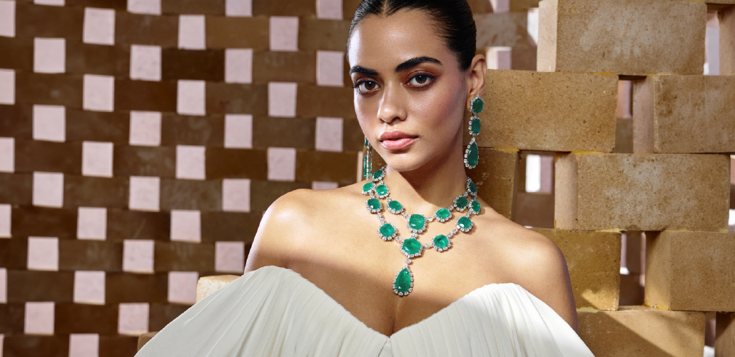 Emerald drop necklace with matching earrings, rings and bracelets from Hazoorilal Legacy high jewellery collection.