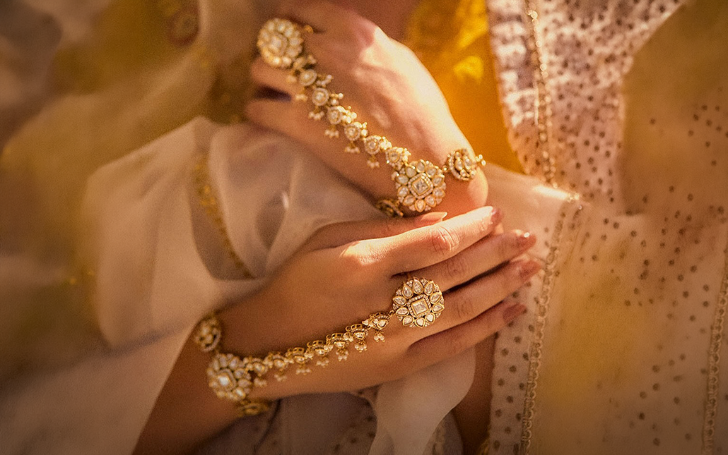 Bridal Hand Jewellery - The Biggest Bridal Trend Right Now