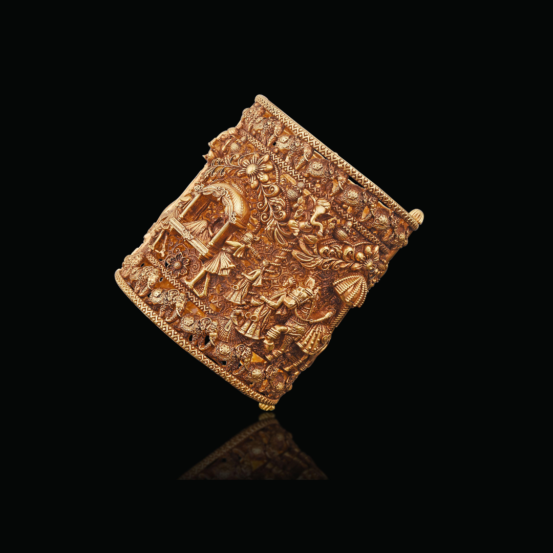 Khurana Jewellery House Vadhū Yātrā gold bangle featuring an intricately carved bridal doli and Ganesha-inspired motifs